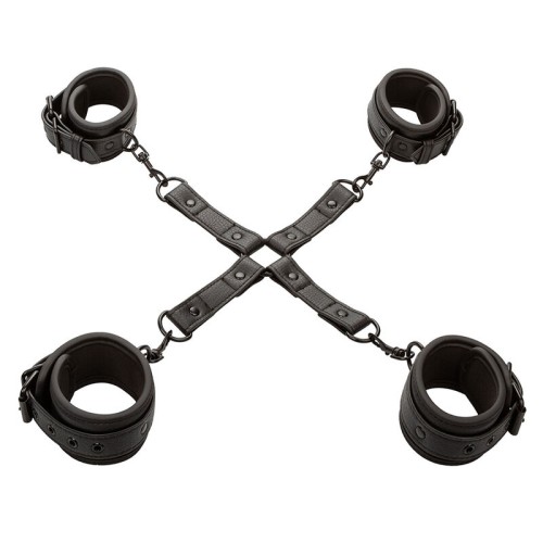 Хог тай CALEXOTICS - NOCTURNAL HOG TIE CONNECTOR CUERO AJUSTABLE BLACK